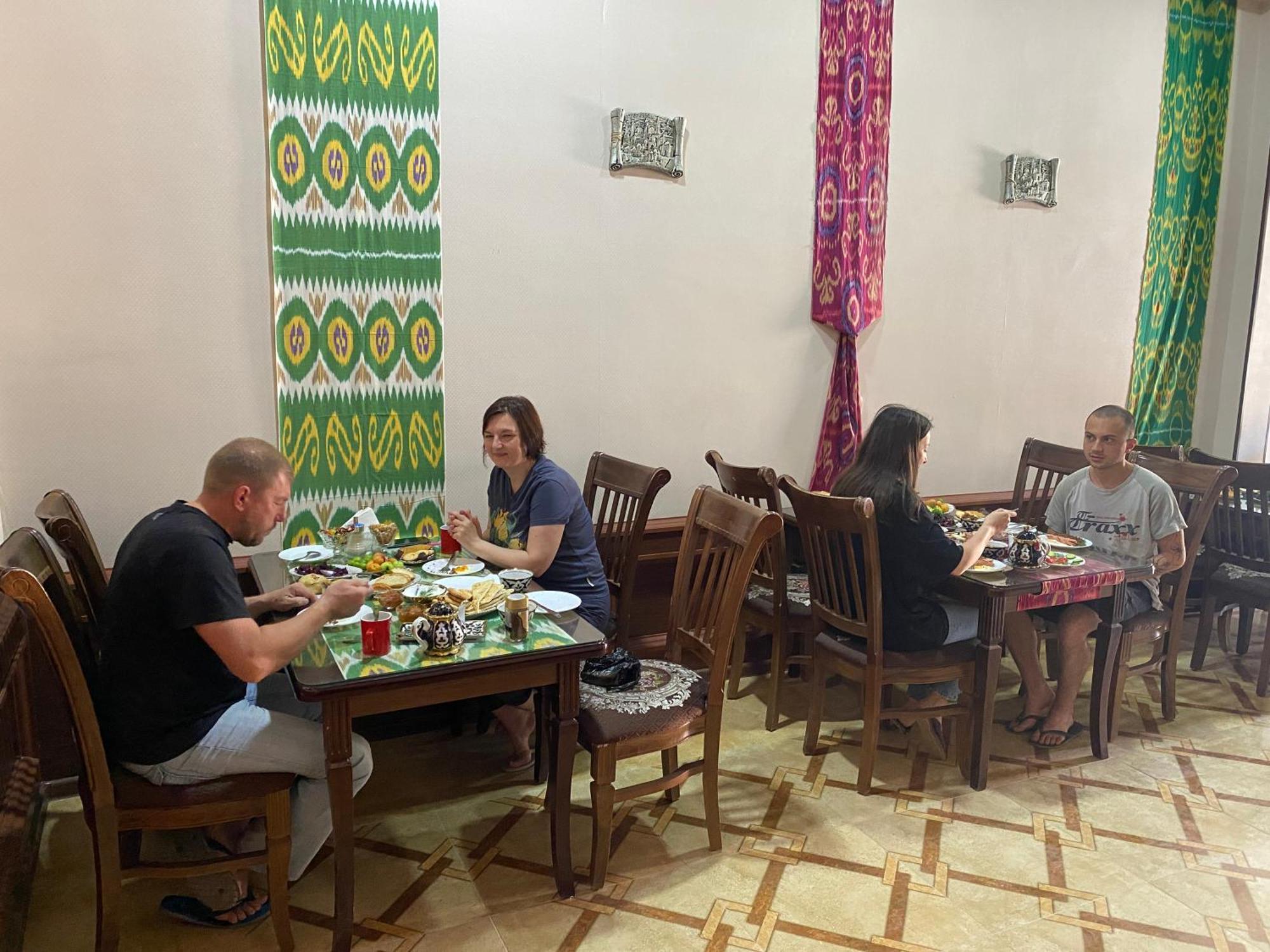 Polvon Ota Hotel Khiva Bagian luar foto